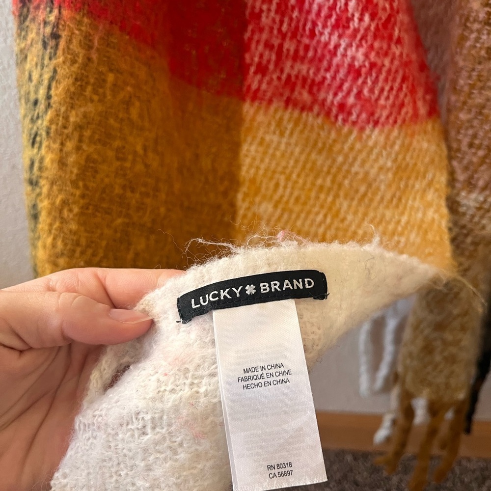 Lucky Brand Women’s Plaid Blanket Scarf in MultiColor - Picture 3 of 6